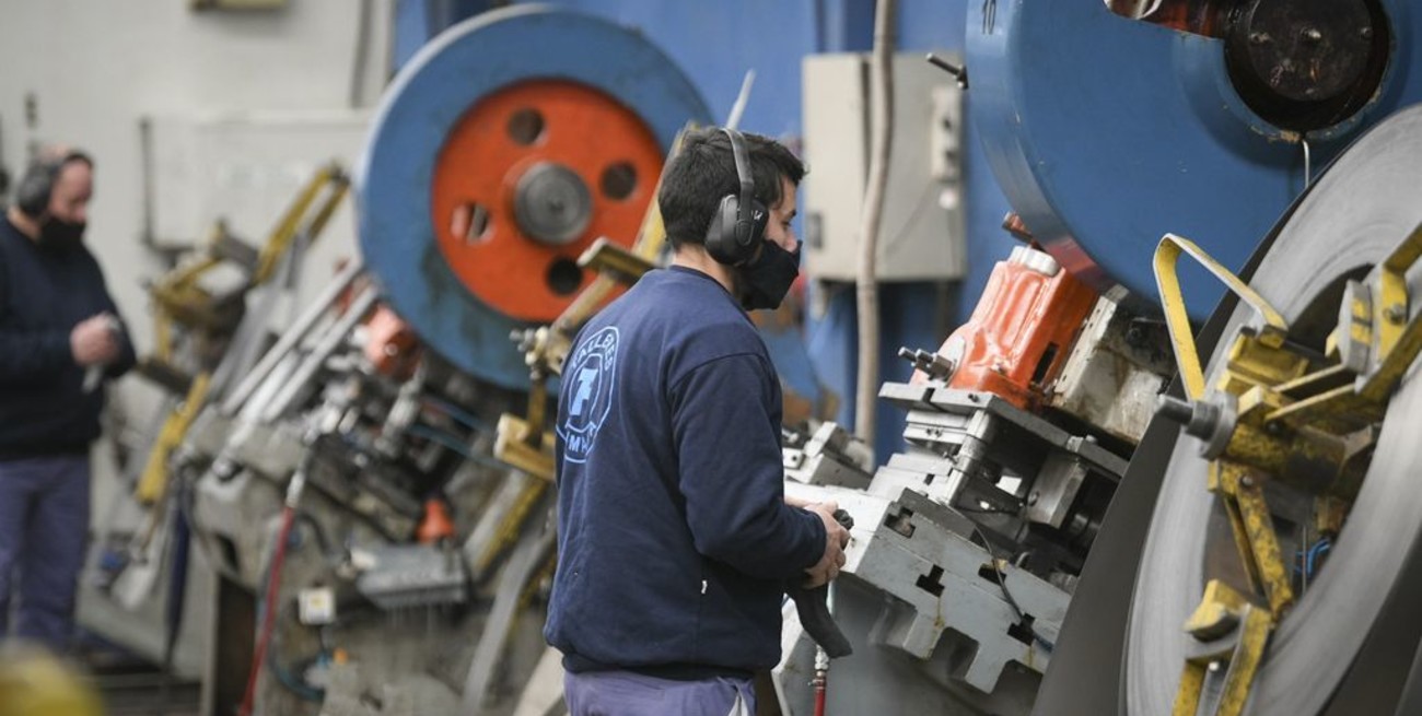 La industria volvió a crecer en octubre y está por encima de los tres últimos años