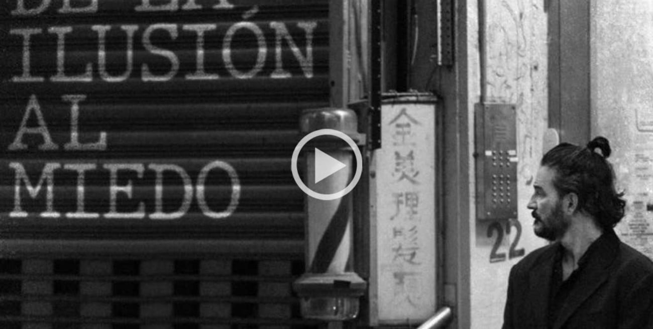 Ricardo Arjona presentó "De la ilusión al miedo", la tercera canción de su nuevo álbum