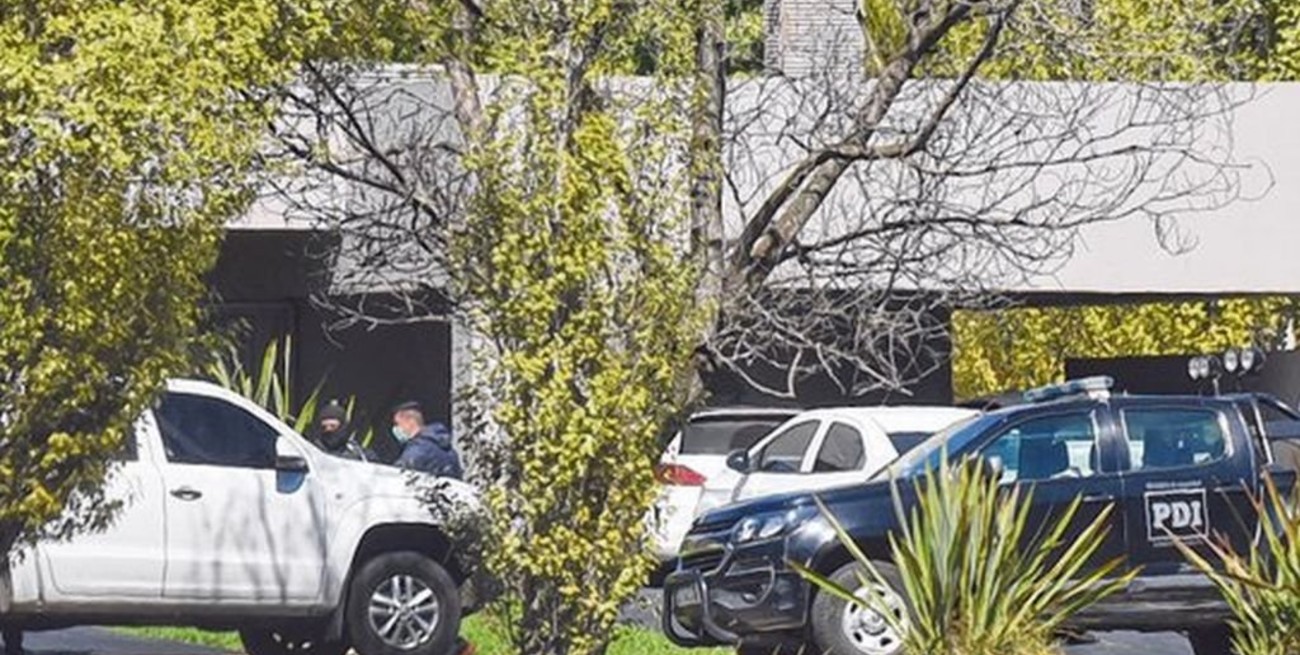Secuestran 2,5 millones de pesos de la casa de "Pillín", jefe de la barra de Rosario Central