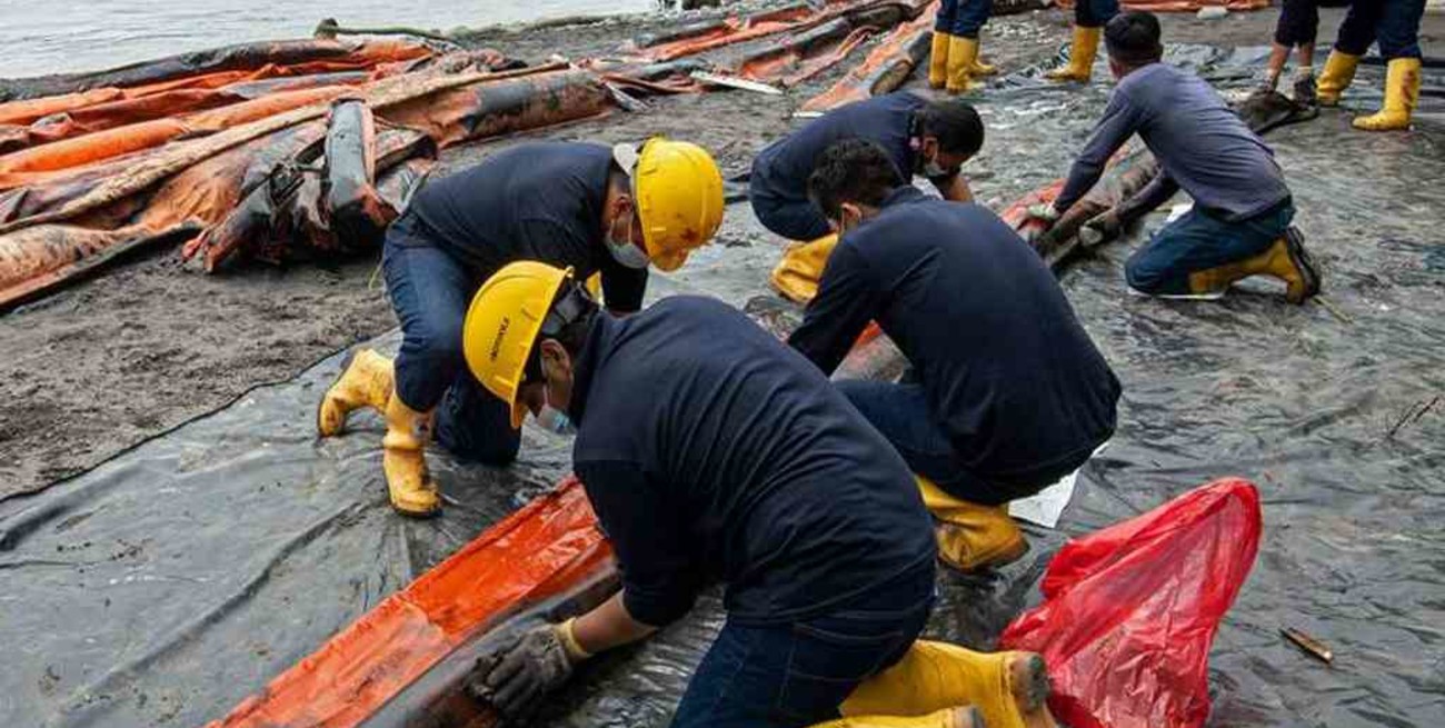 La fuga de un ducto vertió 6.300 barriles de crudo en la Amazonia ecuatoriana