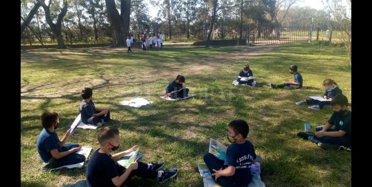 "Leer abre mundos" llega a las escuelas