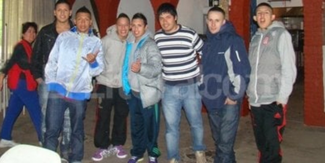 Wachiturros paran a almorzar en Recreo y despiertan la curiosidad de vecinos