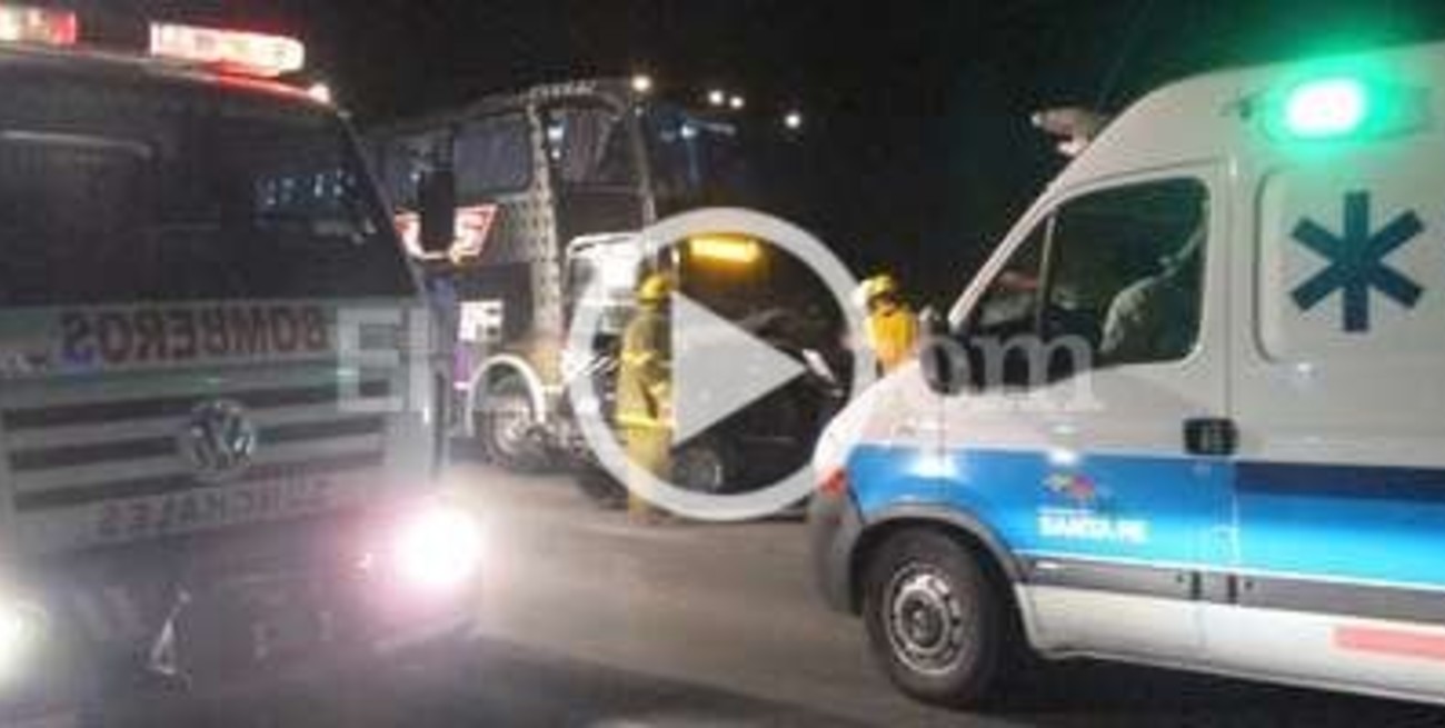 Accidente fatal entre un micro y un auto sobre la ruta 34