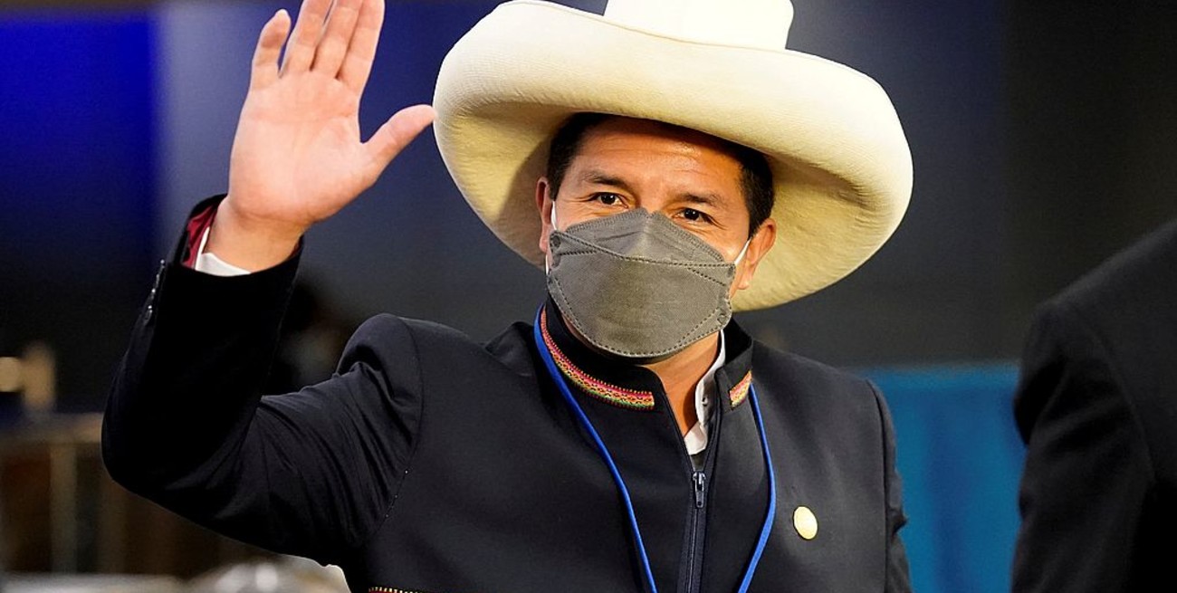 Renunció todo el gabinete en Perú: Castillo se prepara para juramentar al nuevo