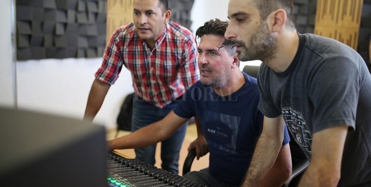 Ponen en marcha la sala de grabación de la Mediateca 