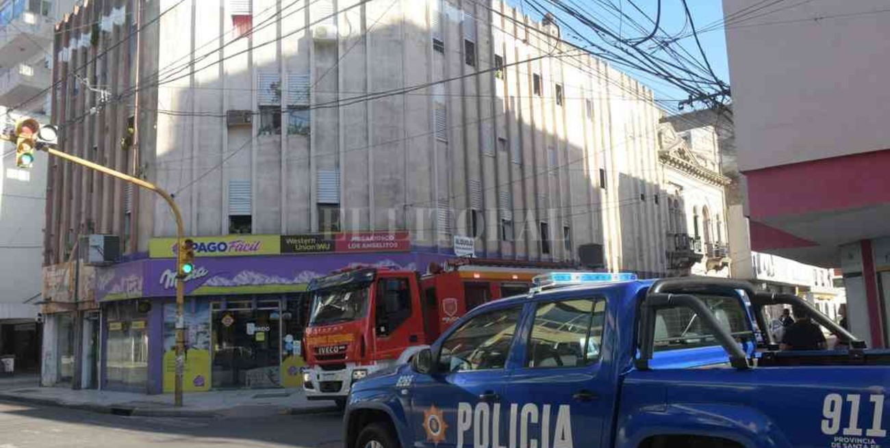 Se quedó dormido calentando agua, y terminó "rescatado" por bomberos