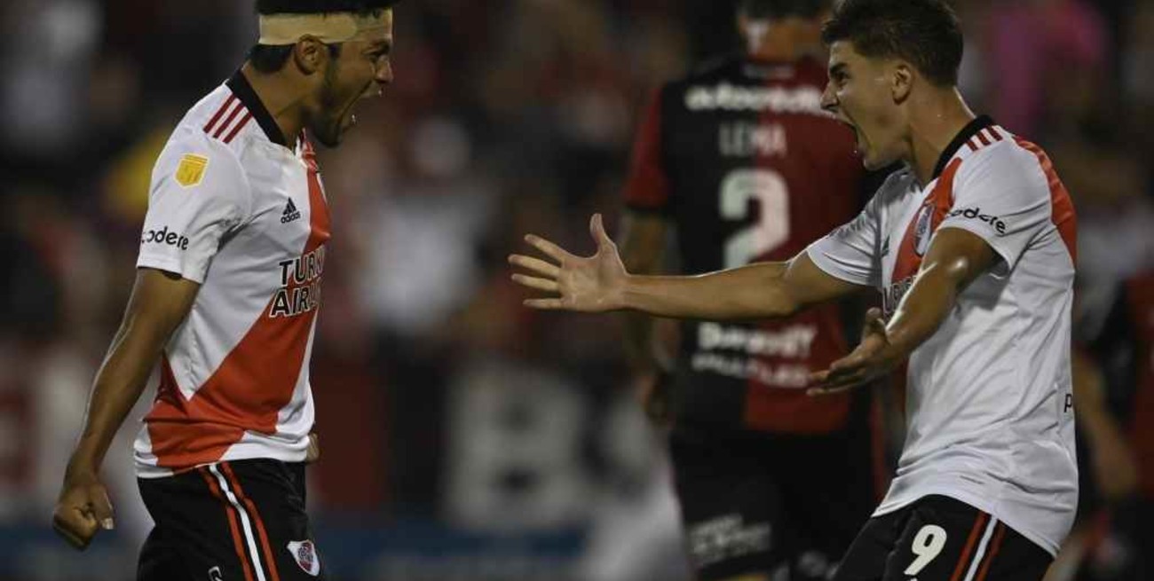 Con "complicidad" de Arboleda, River le ganó a Newells en Rosario 