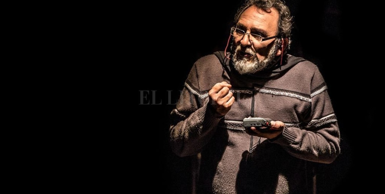 "El teatro se hizo en sótanos y trincheras y sobrevivió"