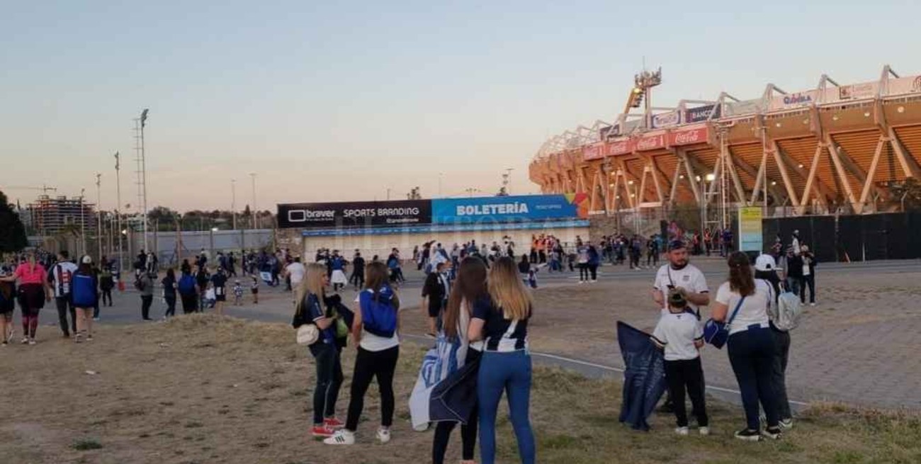 Finalmente Talleres y River jugarán con un aforo del 50% únicamente