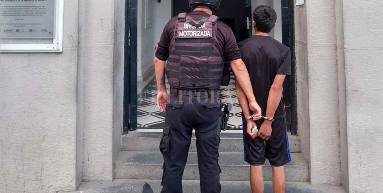 Encontró una tarjeta puesta en un cajero céntrico y trató de robar dinero