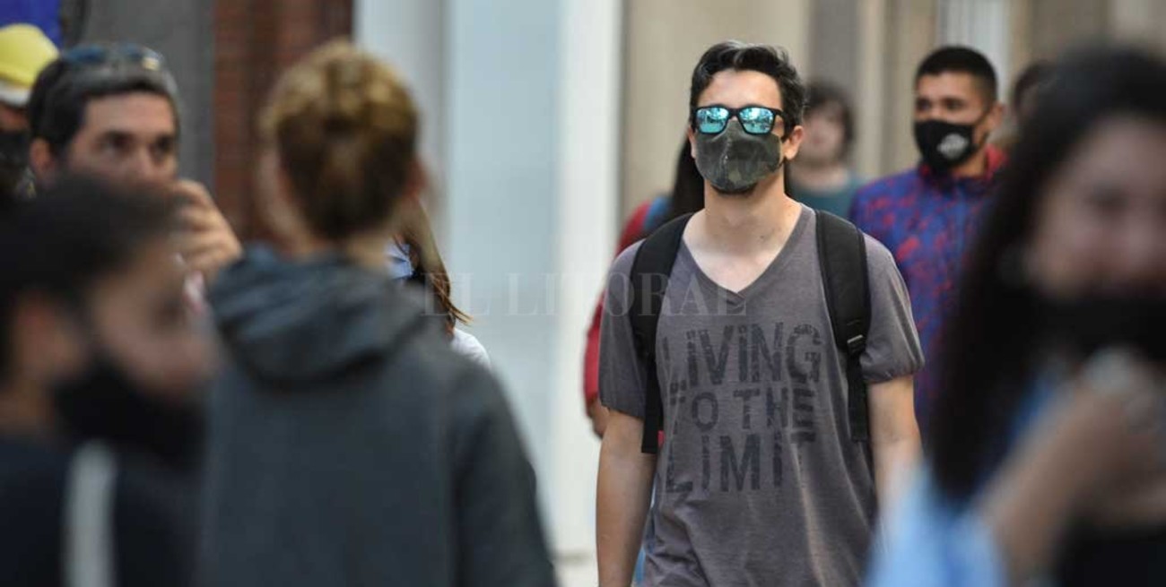 Expertos de Santa Fe recomiendan seguir con barbijos y esperar con boliches