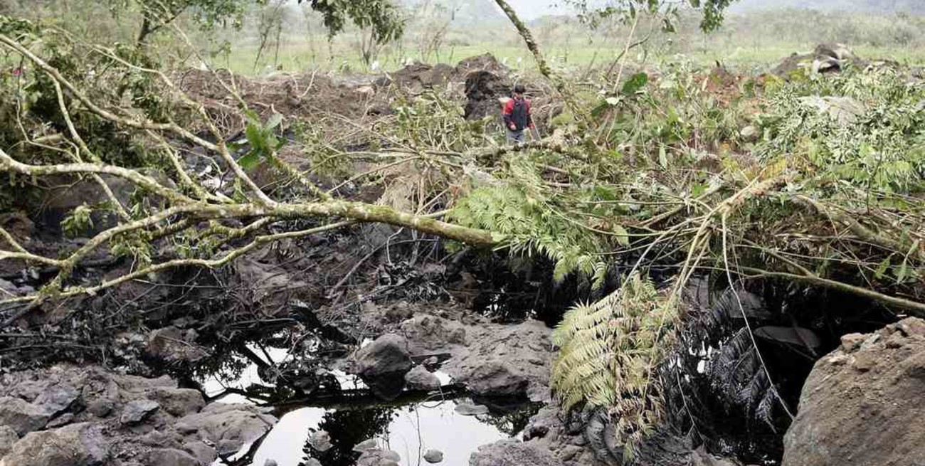 Ecuador: una rotura de oleoducto genera un vertido de petróleo en Amazonía