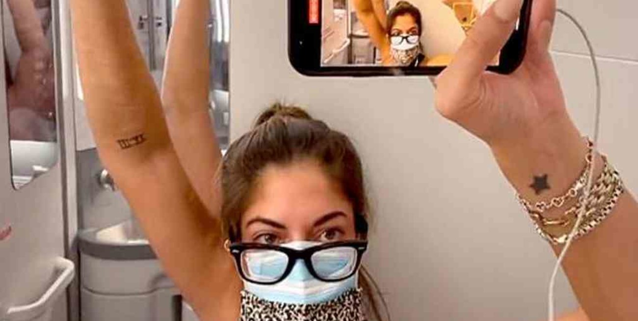 Estados Unidos: pasó 5 horas aislada en el baño de un avión tras descubrir que contrajo Covid-19
