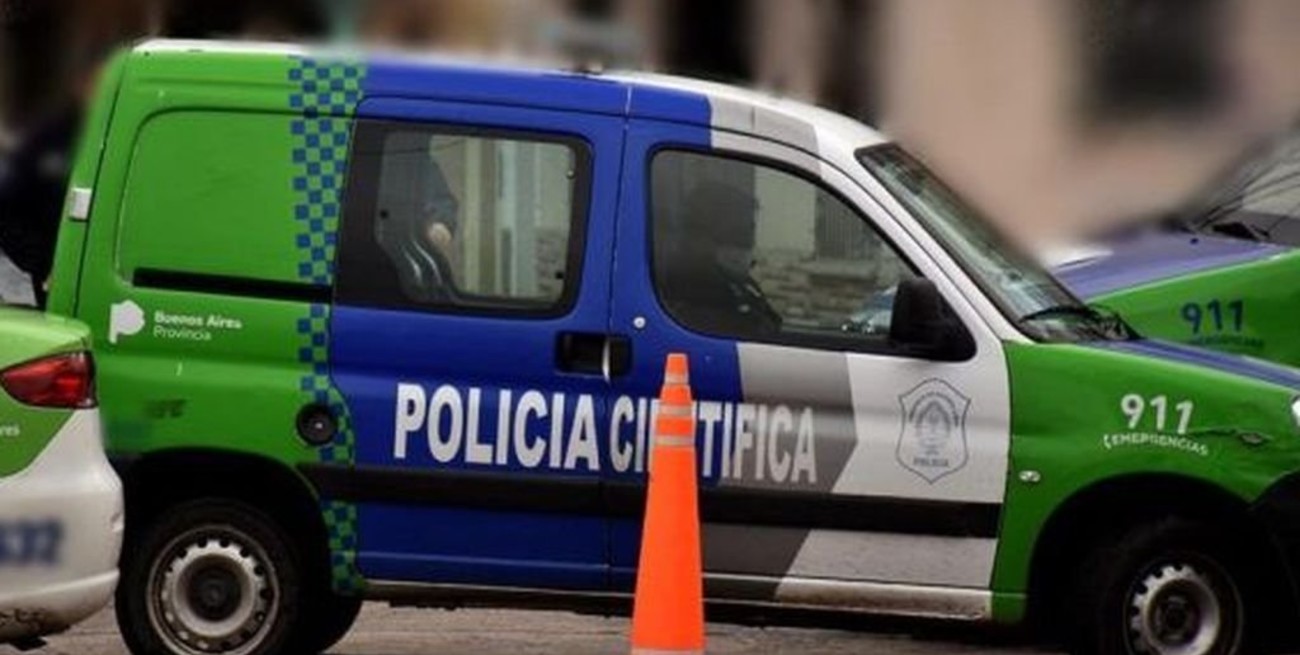 Mataron a un hombre y su hijo de diez años y le sacaron fotos a los cuerpos antes de huir