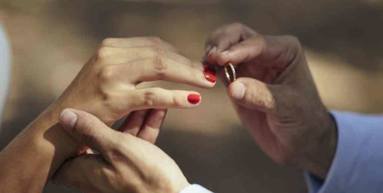 Un egipcio se casó 33 veces en dos años asegurando que lo hizo para "ayudar a mujeres": fue detenido