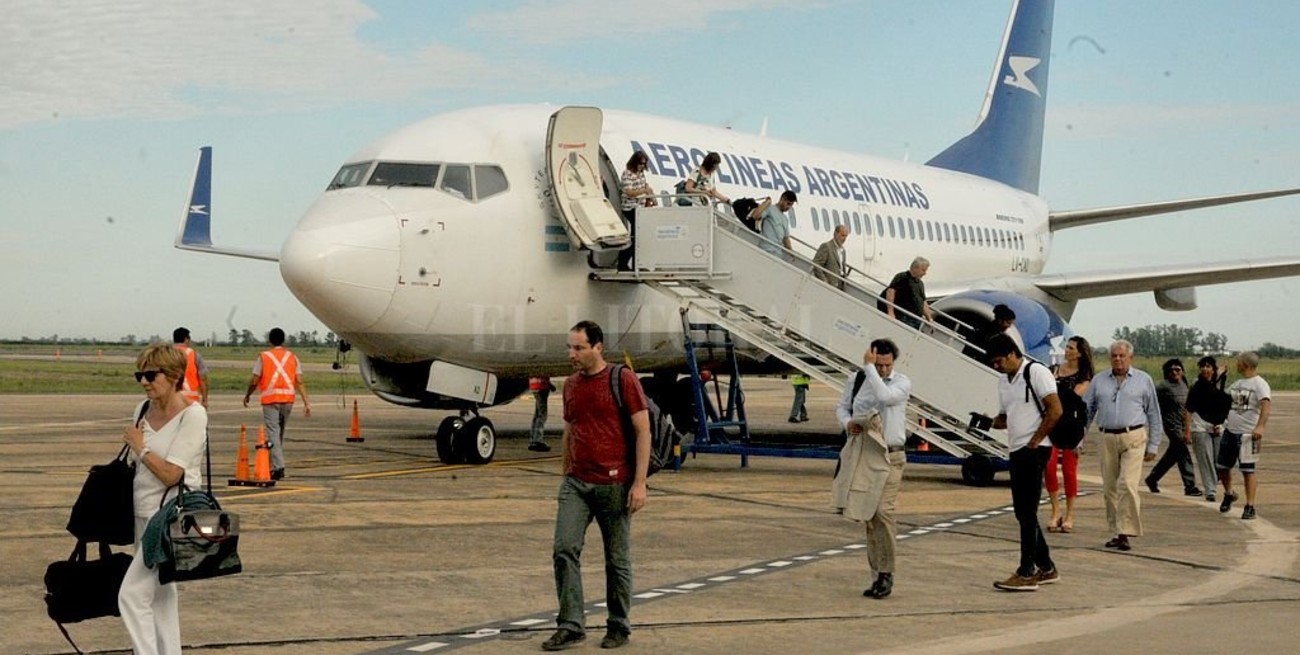 Polémica por los mensajes de los pilotos de Aerolíneas a los pasajeros al finalizar cada vuelo