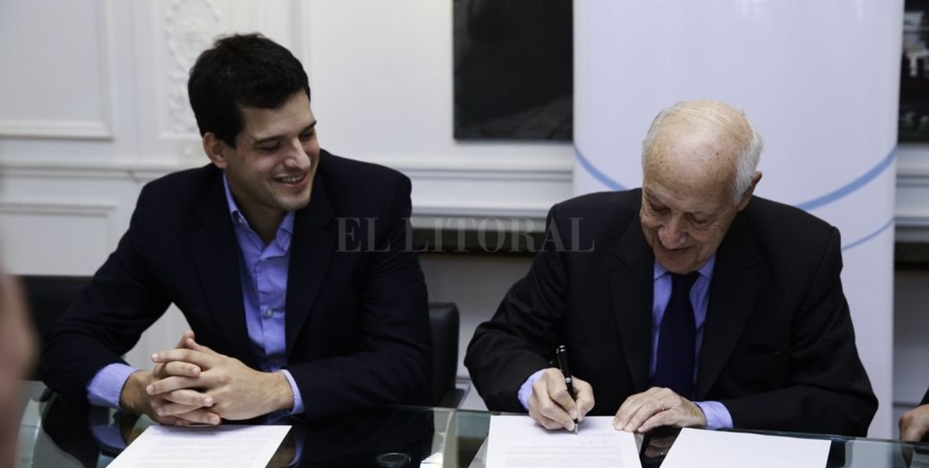 Lavagna se comprometió a presentar su plan educativo