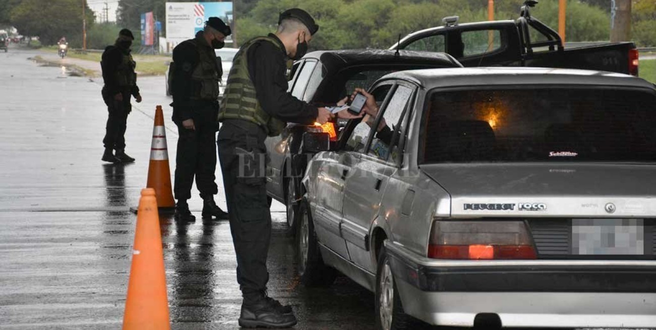 Hay 7.000 licencias de conducir vencidas:  ¿qué hacer si hay que salir de vacaciones?