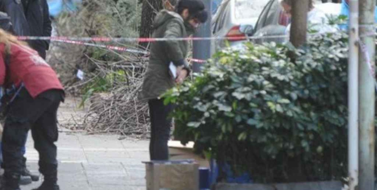 Uruguay: salió con un cuerpo envuelto en una frazada y lo descubrieron in fraganti