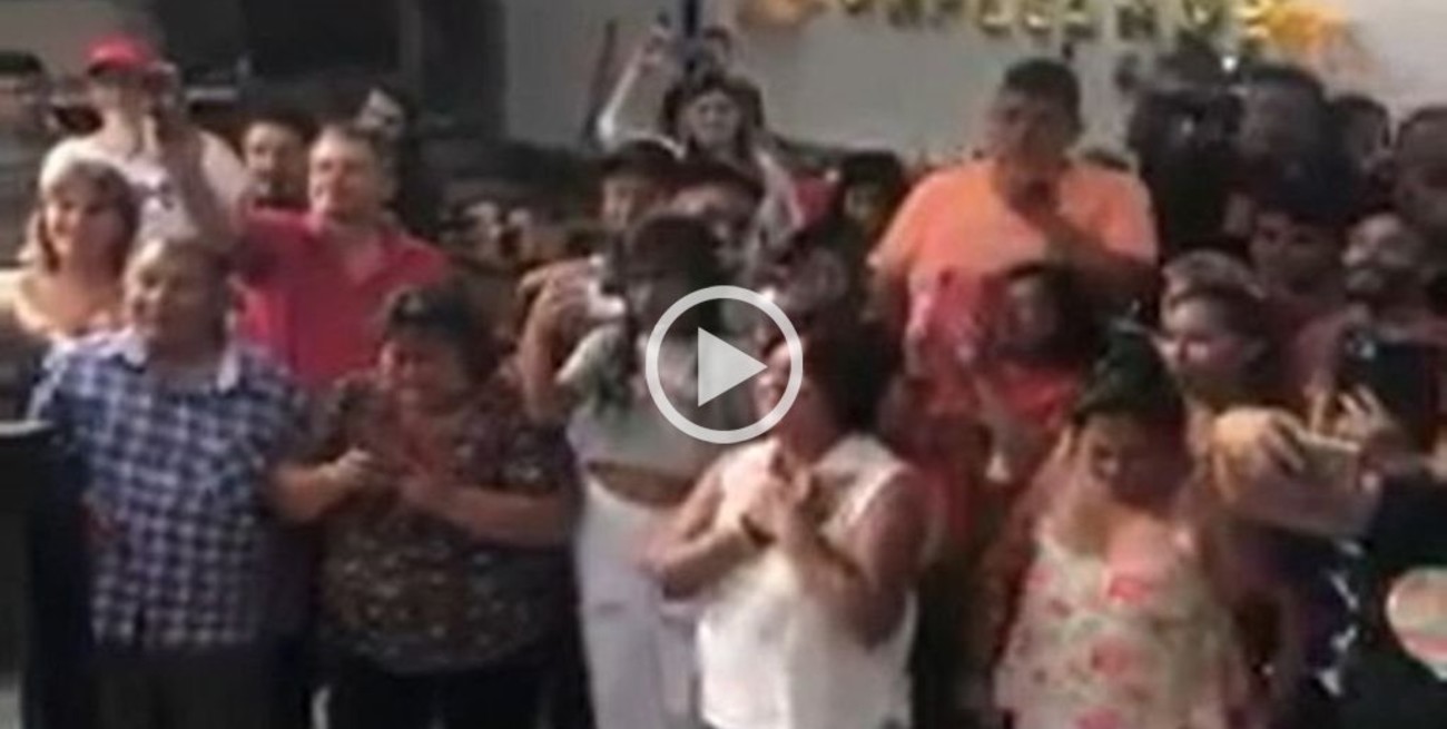 En prisión domiciliaria, Milagro Sala festejó su cumpleaños con una banda de cumbia en vivo