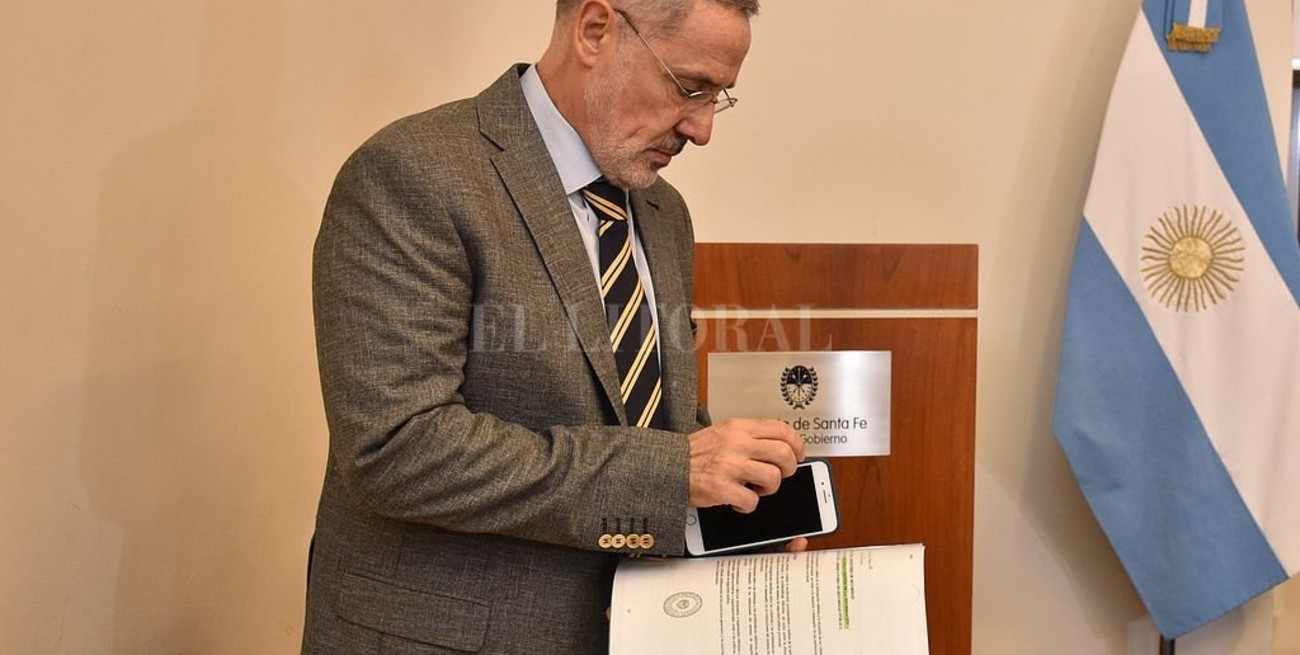 Las "carpetas de Sain" y el presunto espionaje violan la ley de Inteligencia