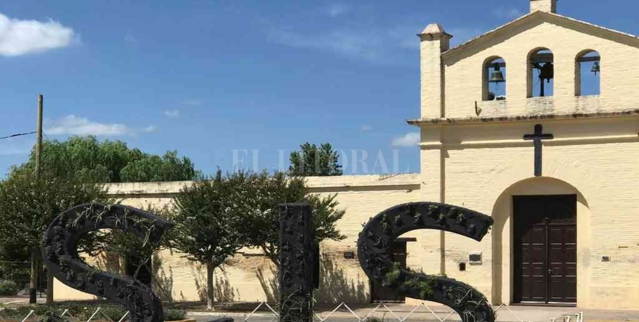 El primer jardín vertical en letras corpóreas de la provincia asoma en San Jerónimo del Sauce