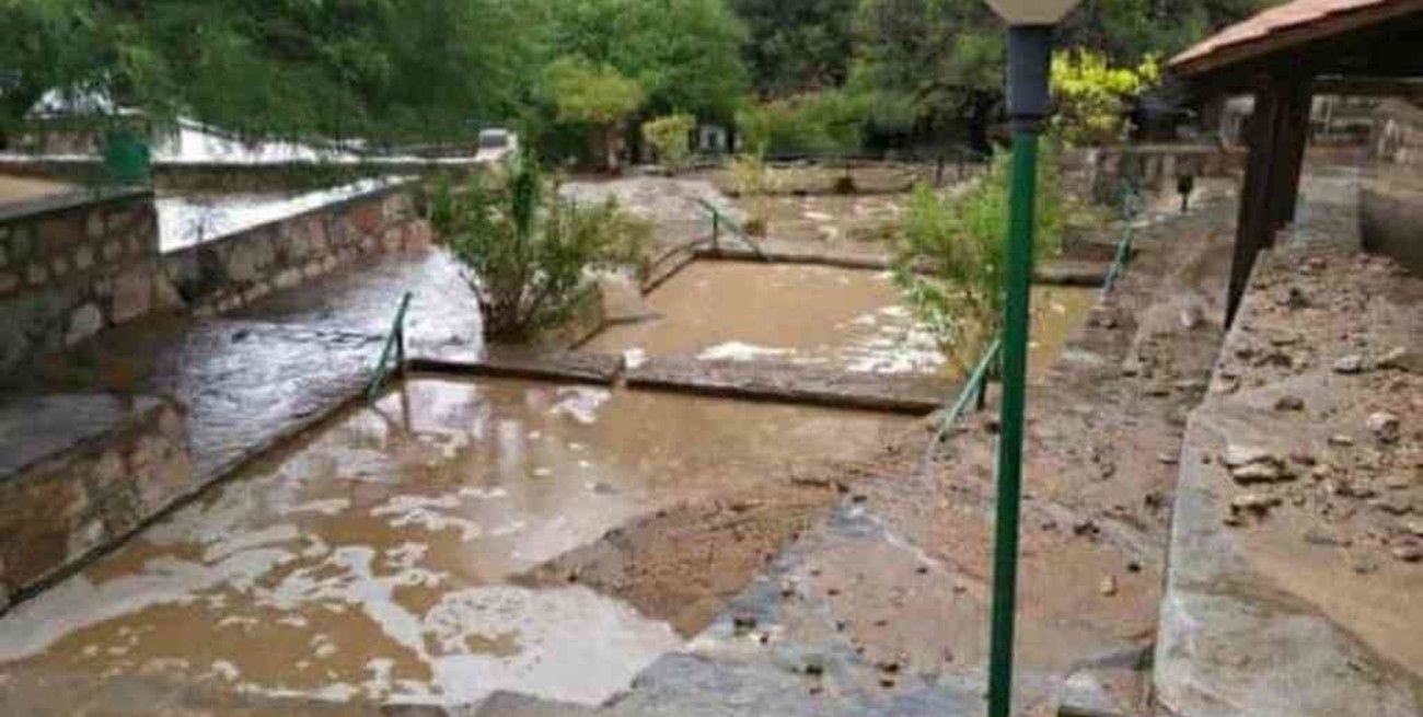 Catamarca: un alud de barro ocasionó destrozos en las Termas de Fiambalá