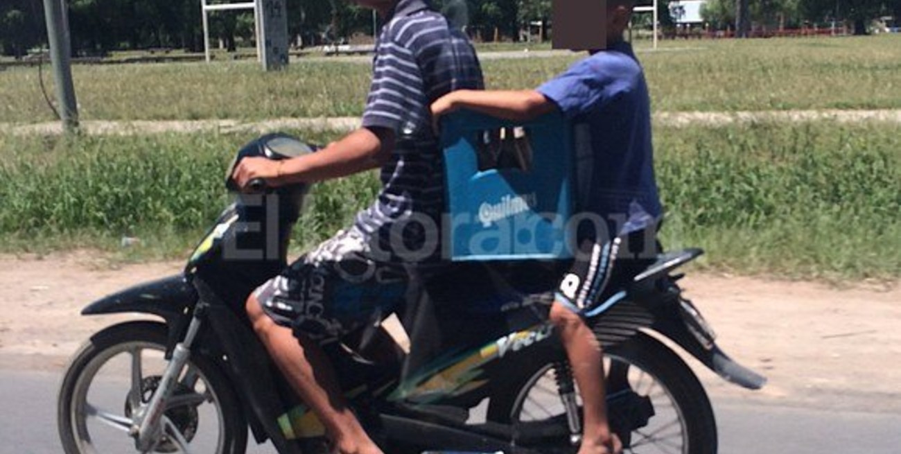 Sin cascos (pero con cerveza) y con la patente adulterada