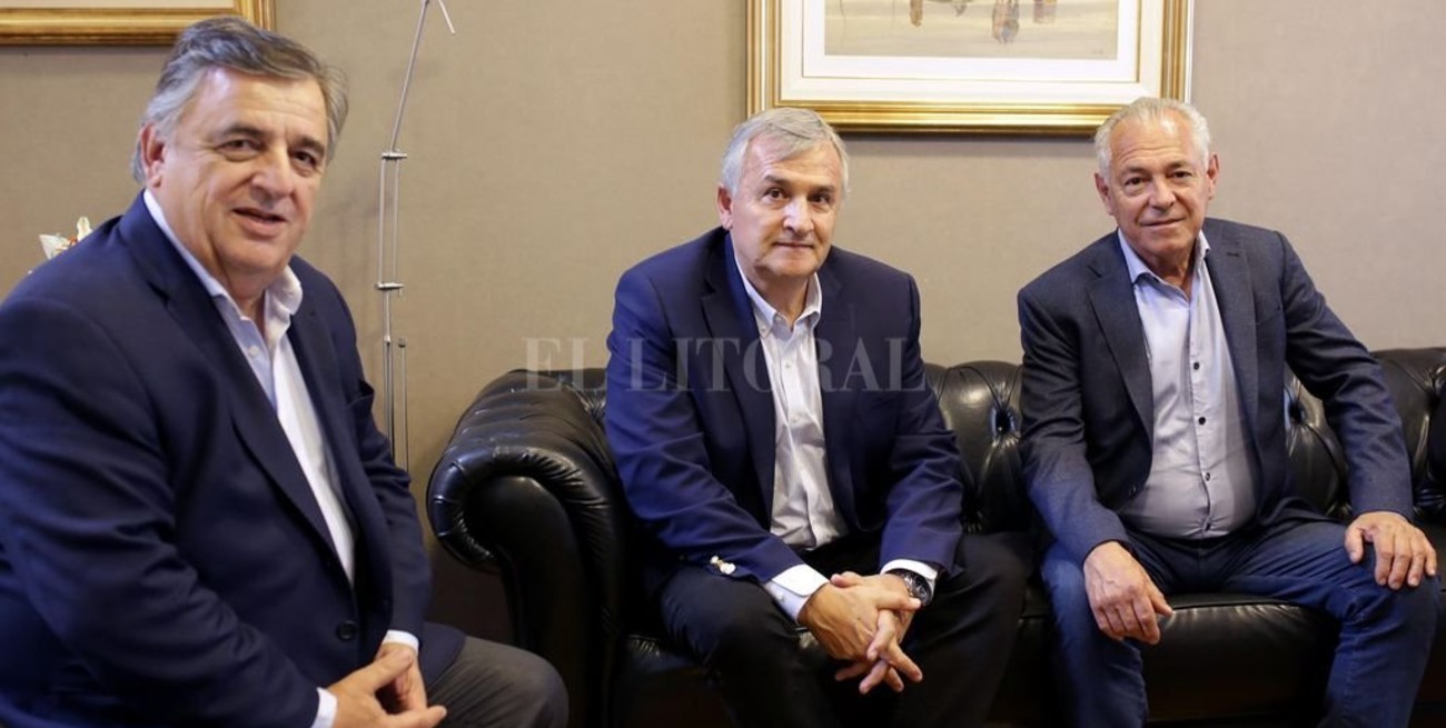 Desembarco radical, café con Javkin y visita al Socialismo