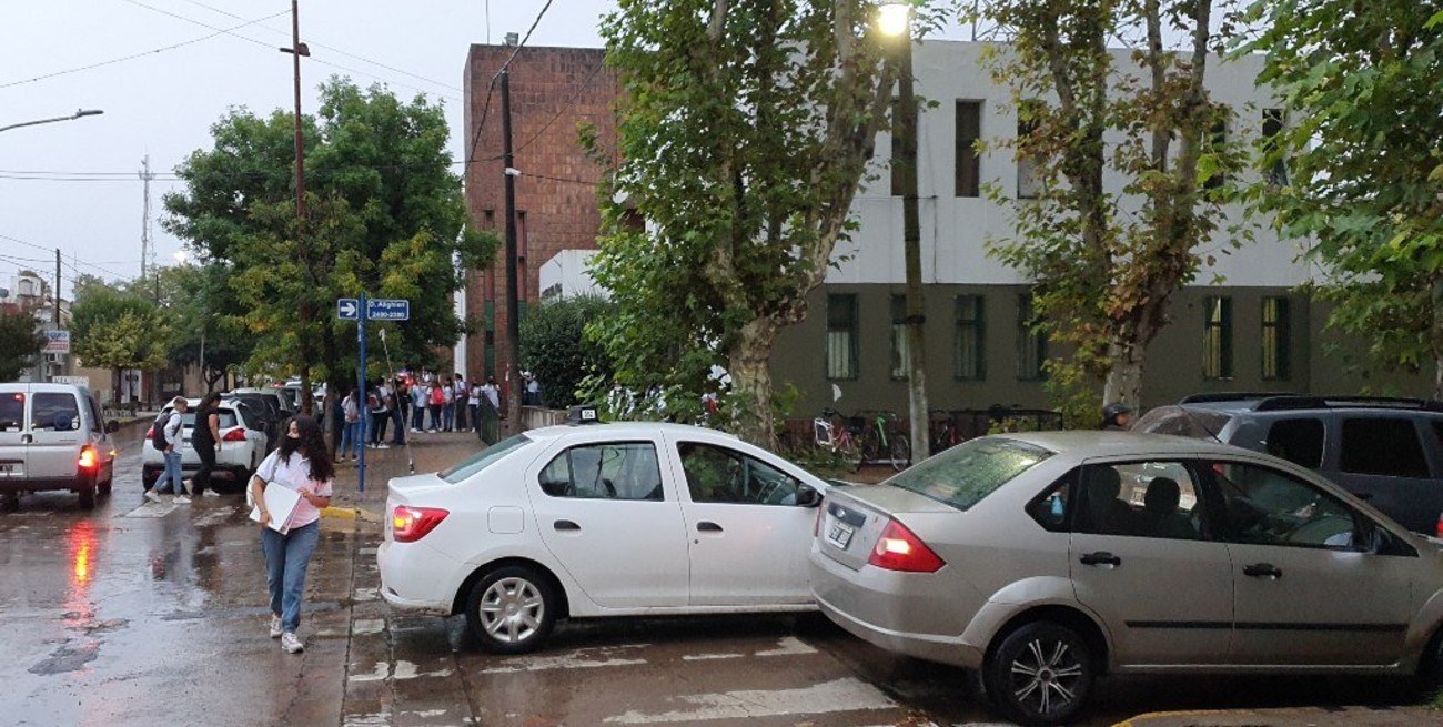Casilda: comenzaron las clases en un viernes pasado por agua