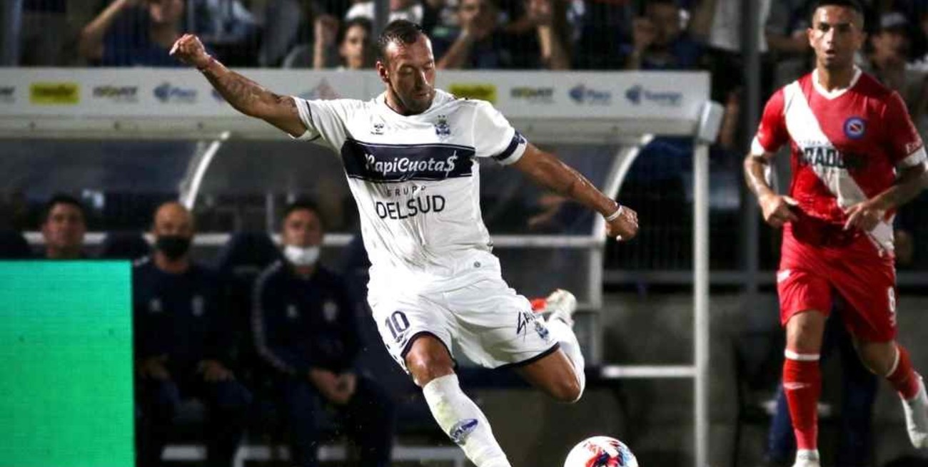 Gimnasia y Argentinos Juniors empataron 2 a 2 en el Bosque 