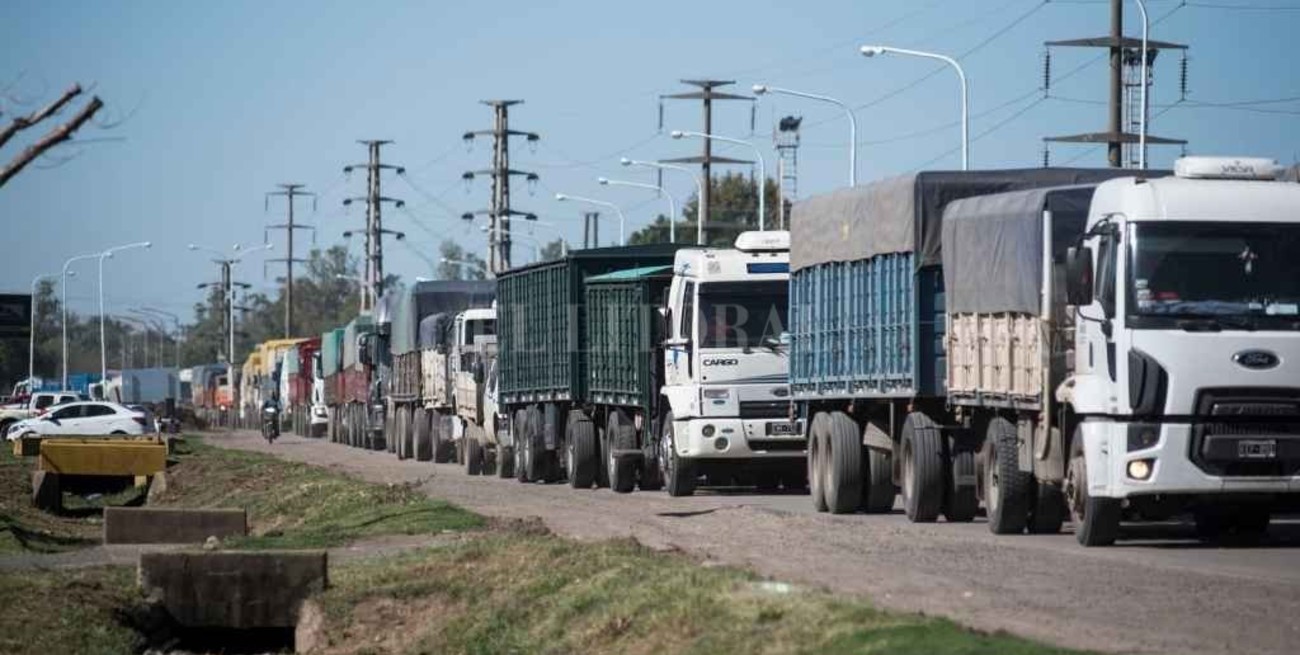 Camiones graneleros al paro por tarifas y gasoil