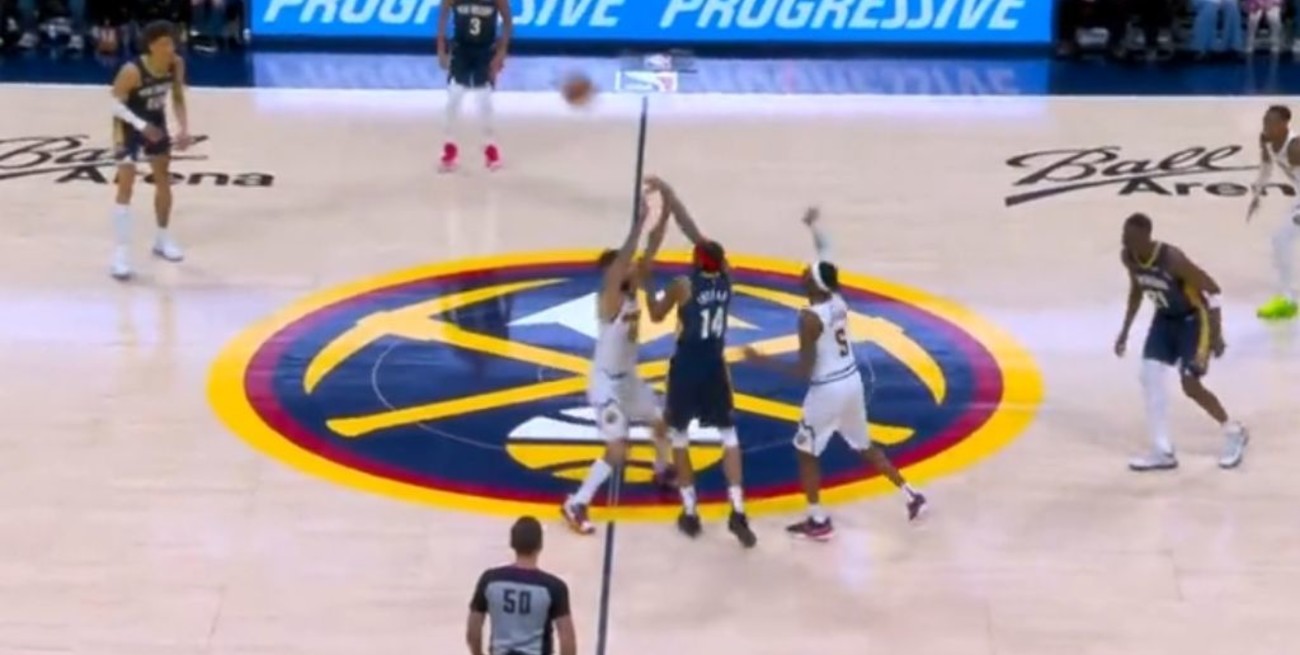 Video: insólito triple desde atrás de mitad de cancha en la NBA