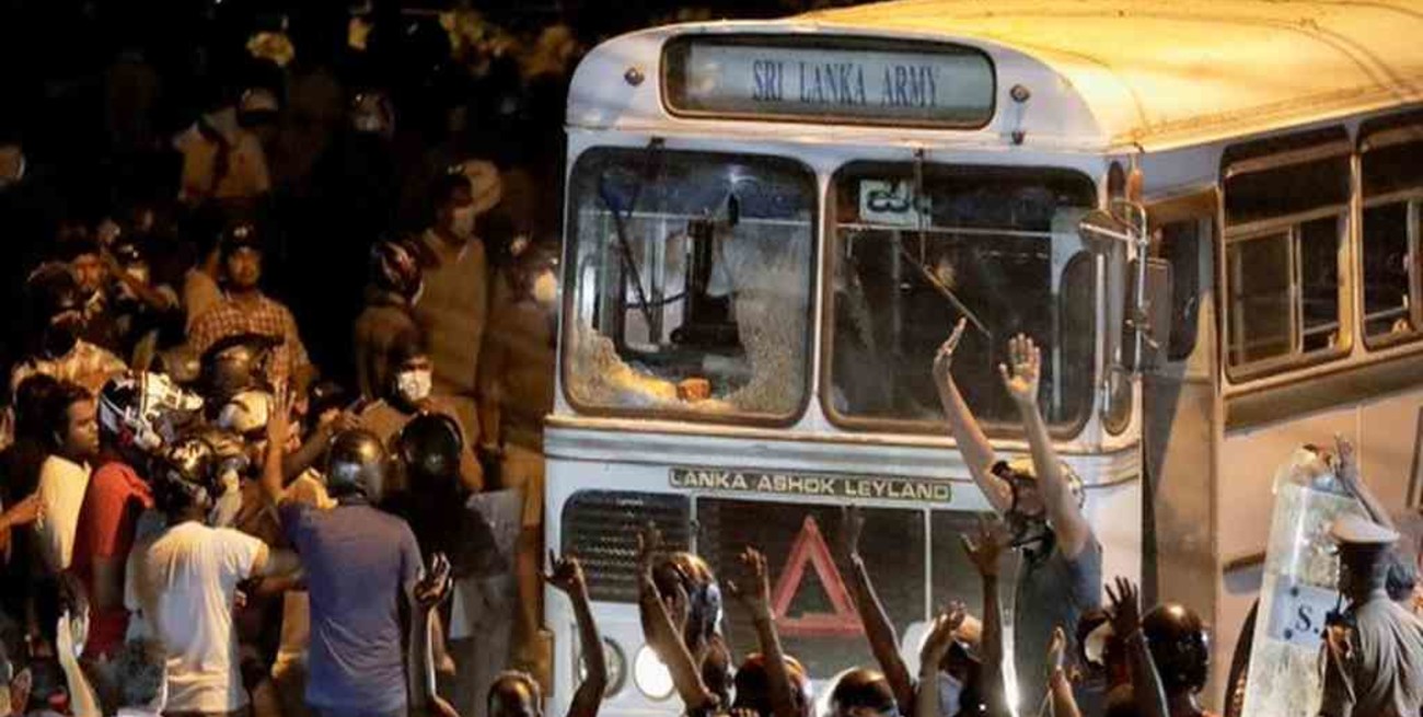 Por las violentas protestas en India, Sri Lanka decretó toque de queda de 36 horas