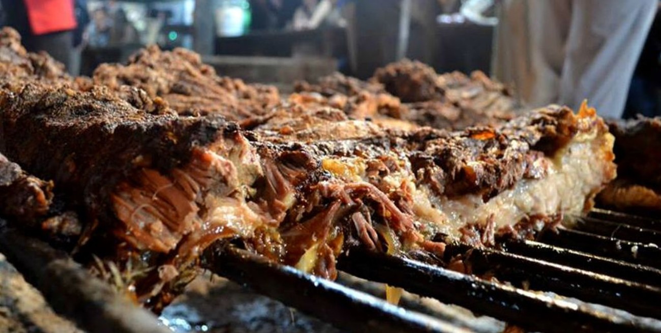 Asado con cuero a beneficio de venezolanos en Argentina