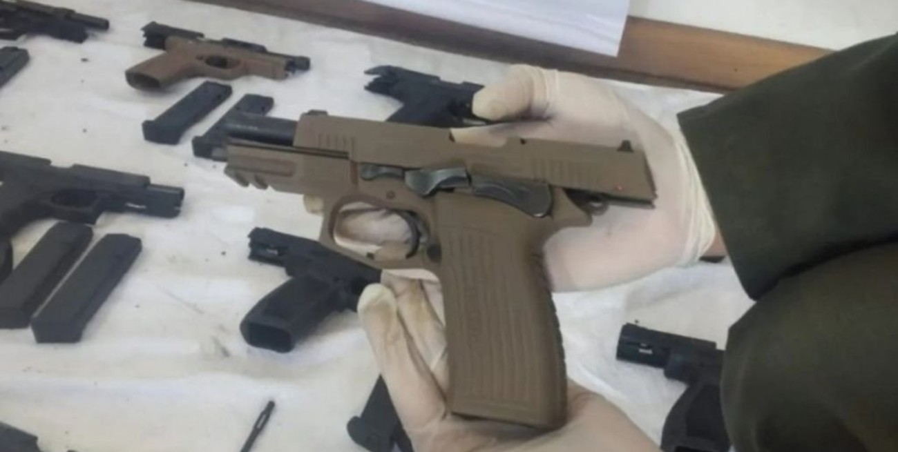 Detenido por viajar en colectivo con 11 armas de fuego y 22 cargadores