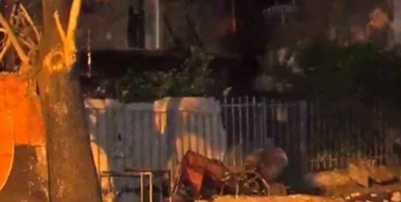 Un acumulador compulsivo falleció en Rosario tras el incendio de su casa