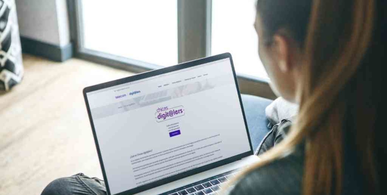 Telecom impulsa el talento digital entre las adolescentes