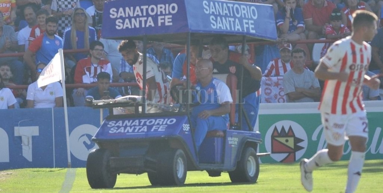 Brítez se enojó y no quería salir de la cancha cuando Munúa decidió sacarlo