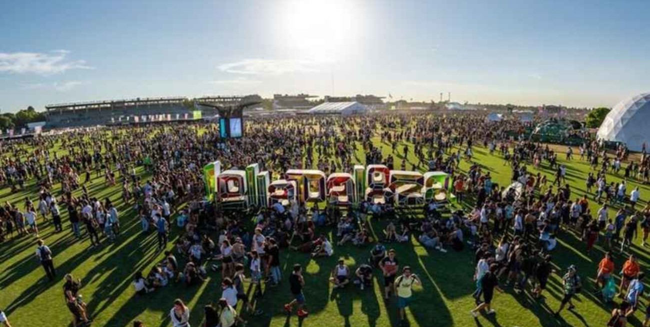 Sortea un pase total al Lollapalooza 2022 para ayudar a su pareja