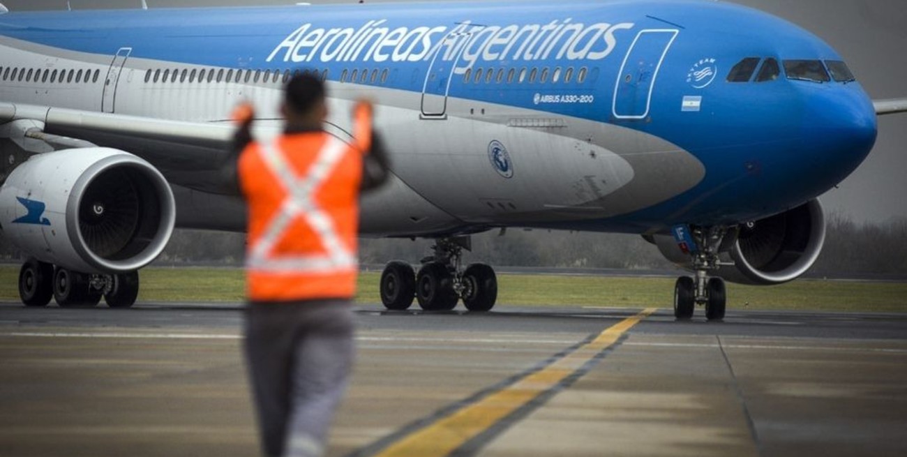 Aerolíneas Argentinas efectuó 94 vuelos transportando insumos hospitalarios y vacunas