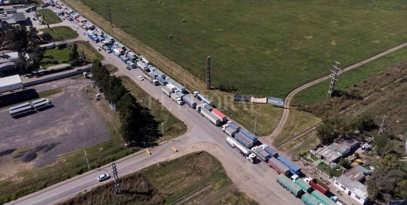 Video: así se observa el colapso del tránsito en la zona de puertos del sur santafesino