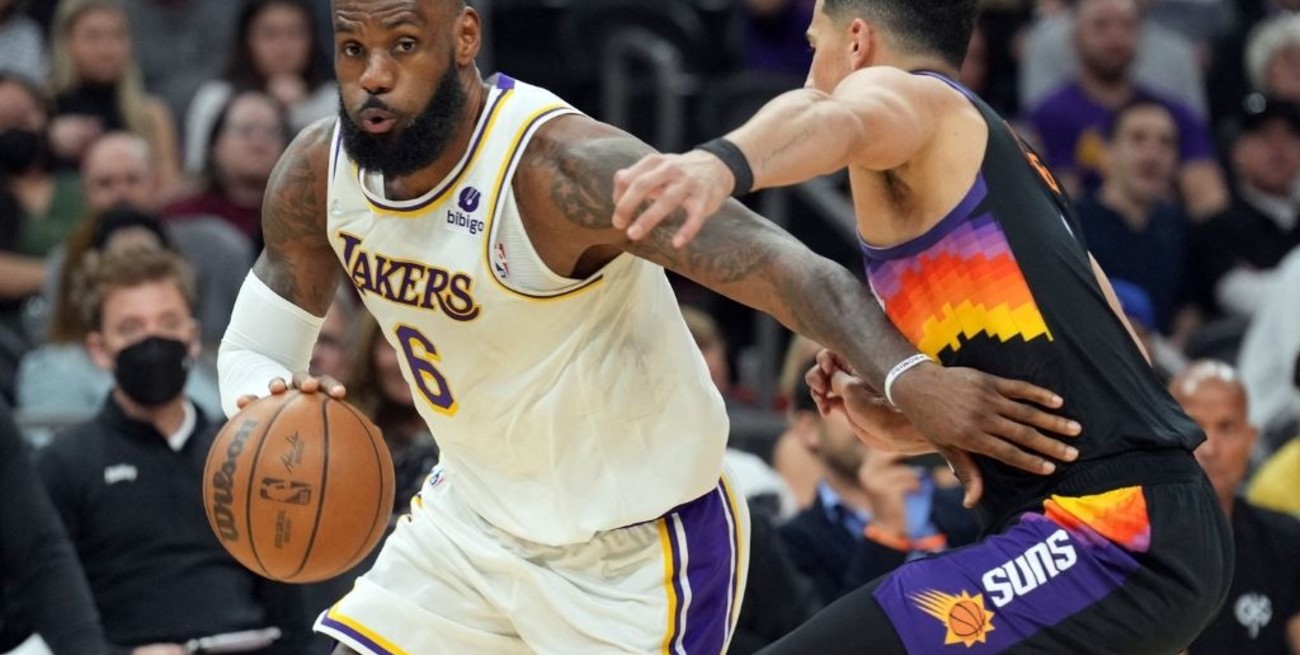 LeBron James se convirtió en el primer jugador en llegar a los 10.000 puntos, rebotes y asistencias