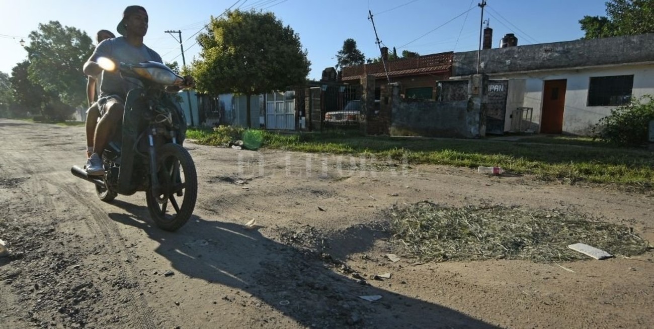 Cómo es vivir en un barrio de Santa Fe con calles de tierra en pleno siglo XXI