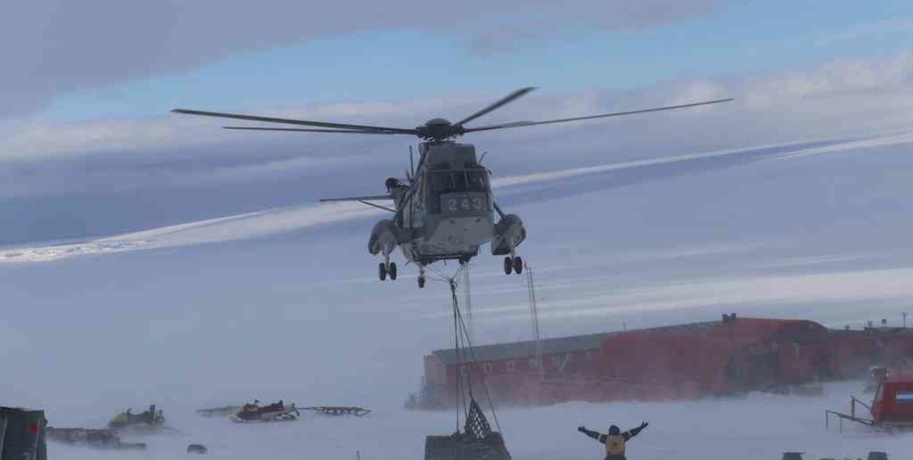 Los desafíos de los dos helicópteros del Irízar para abastecer a las 13 bases antárticas argentinas