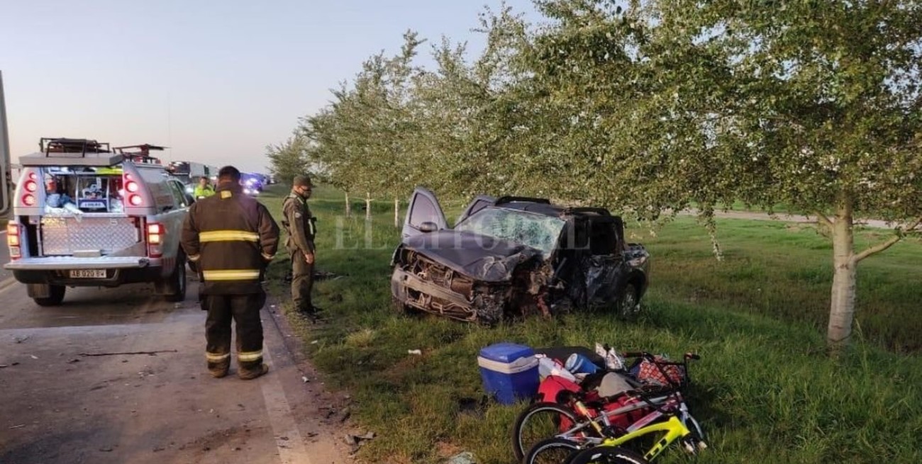 Un herido grave tras la colisión entre un micro y una camioneta sobre la Ruta Nacional 34