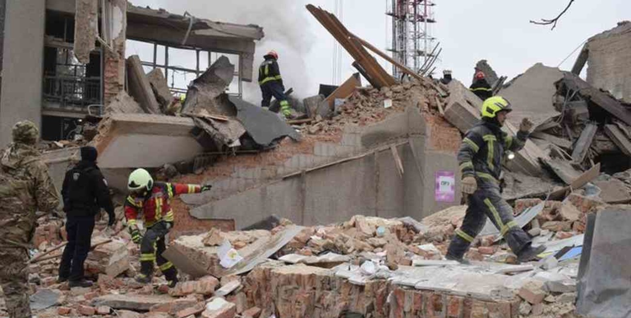 Al menos nueve muertos dejó un ataque ruso en el oeste de Ucrania