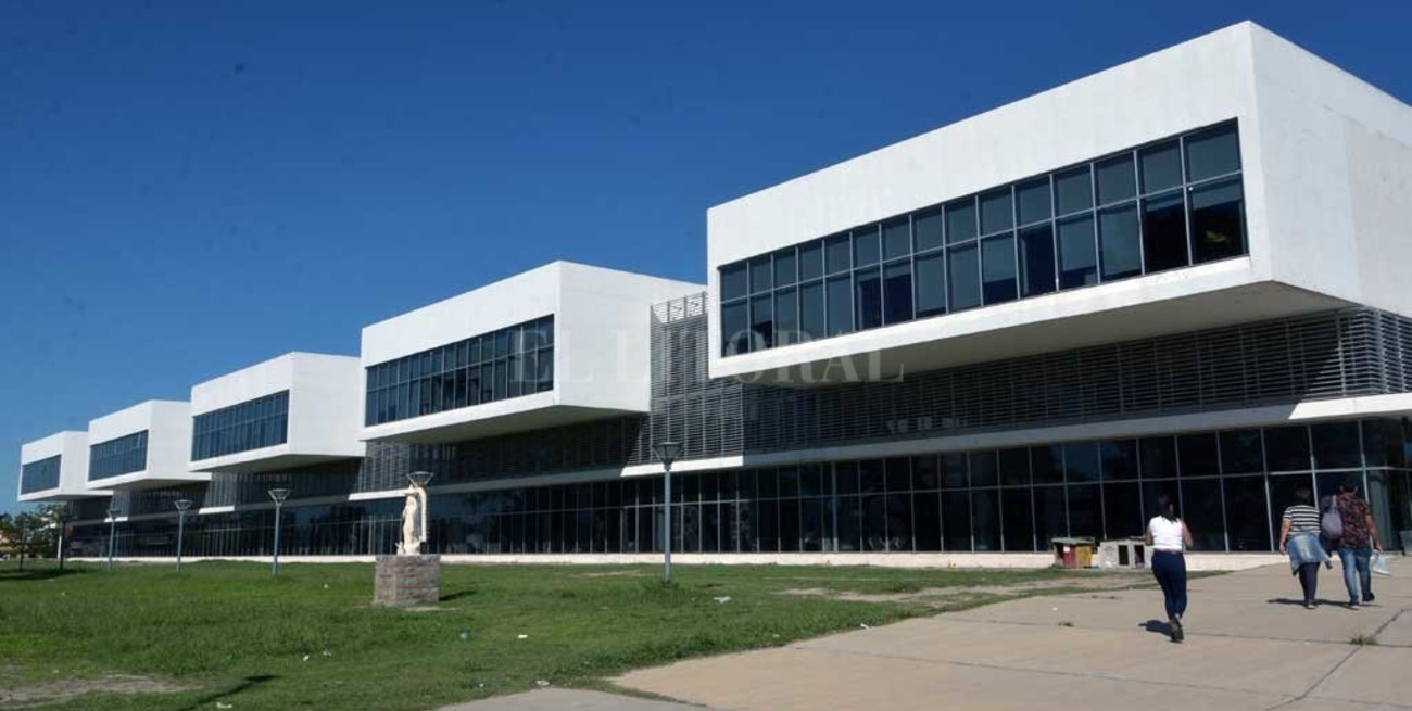 Mujer herida al quedar  en medio de un tiroteo en barrio Yapeyú