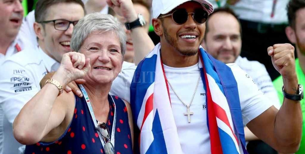 Lewis Hamilton aseguró que comenzará a usar el apellido de soltera de su madre