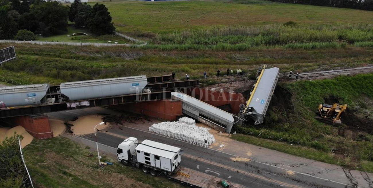 Rosario - Pérez: un tren de cargas cayó del puente ferroviario "La Virginia"